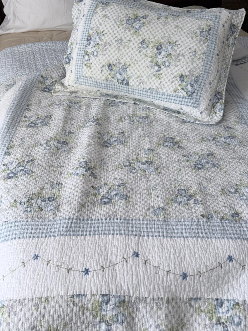 Blue White Quilt Set